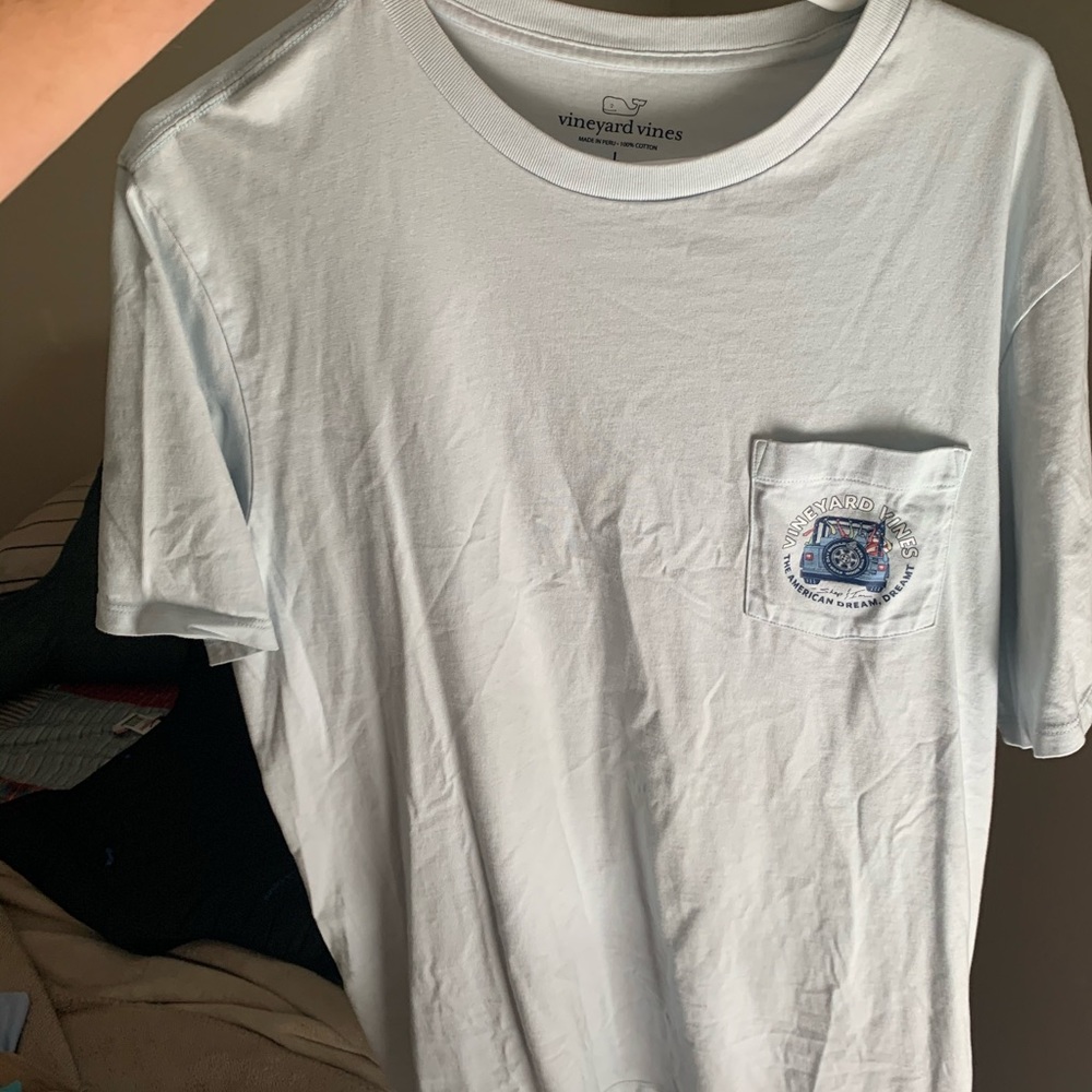 vineyard vines t-shirt